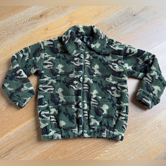 Forever 21 Sherpa Camo Oversized Jacket Sz L - Picture 2 of 7